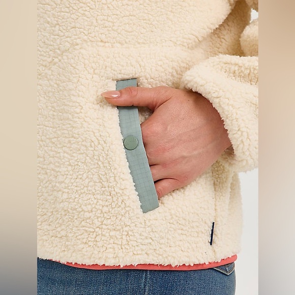 Wrangler Retro Half-Snap Sherpa Pullover in White, Size Medium - Picture 6 of 13